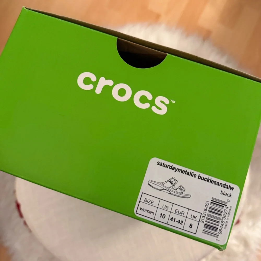 CROCS Metallic Buckle Saturday Sandal Size 9/10 NEW Black Gold Beach Resort - Picture 9 of 9